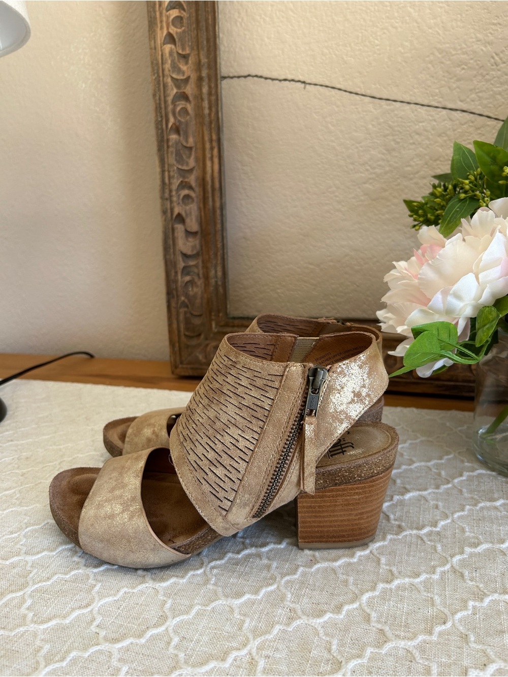 Sofft Milan,Metallic Champagne Open-Toe Block Heel Mules, size 9M, stylish comfy - Picture 5 of 13